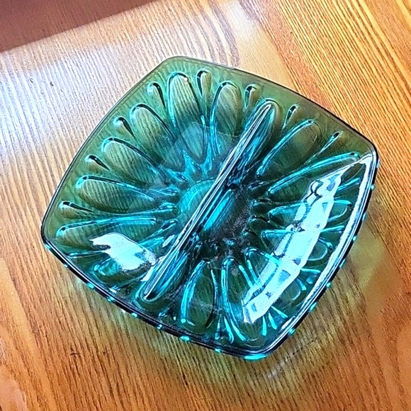 MCM DIVIDED NUT/CANDY SERVING DISH DAISY PETAL PATTERN - Picture 1 of 6